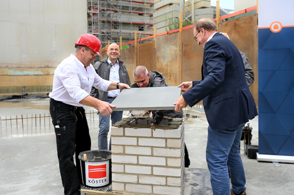 2025_09_16_Grundsteinlegung_Dresdner_Senefelderstr_-18.jpg